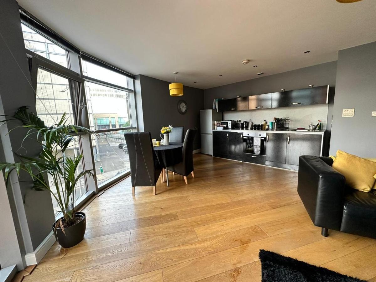 Fantastic And Modern City Centre Flat With Free Parking! Cardiff Exterior photo